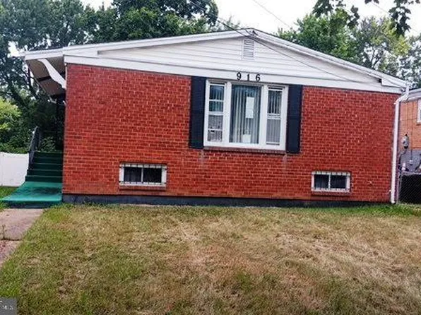 916 Hilltop Ter SE, Washington, DC 20019
