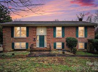209 Windover Dr, Forest City, NC 28043