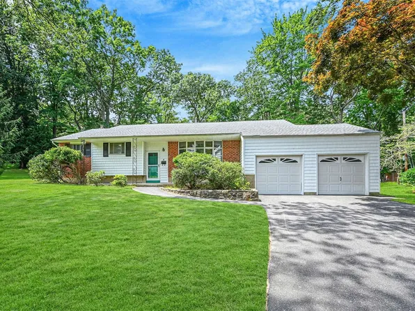 4 Elm Ct, Port Jefferson, NY 11777