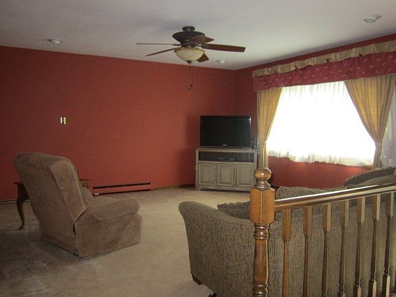 5th image of 616 Hillcrest Dr