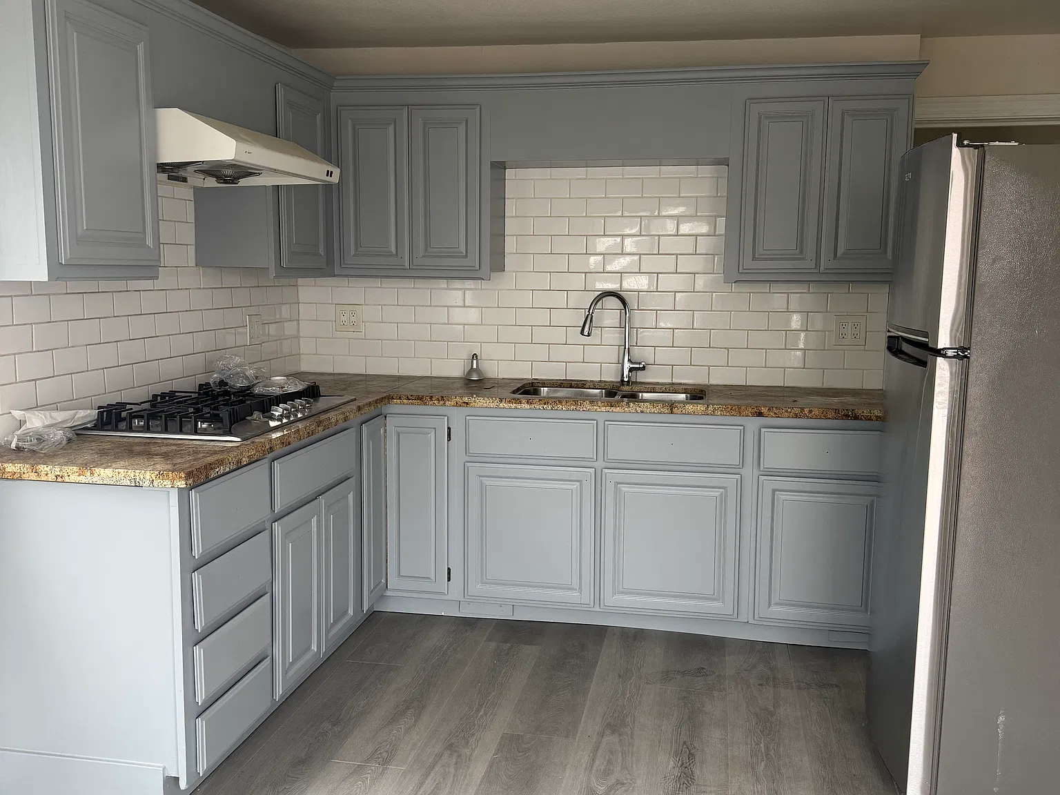 2 bed, 800 sqft, $3,000 — Photo 2