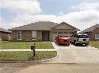 1300 Eagle Dr, Moore, OK 73160