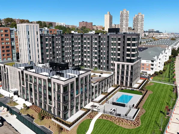 8 Avenue At Port Imperial image 1 of 26