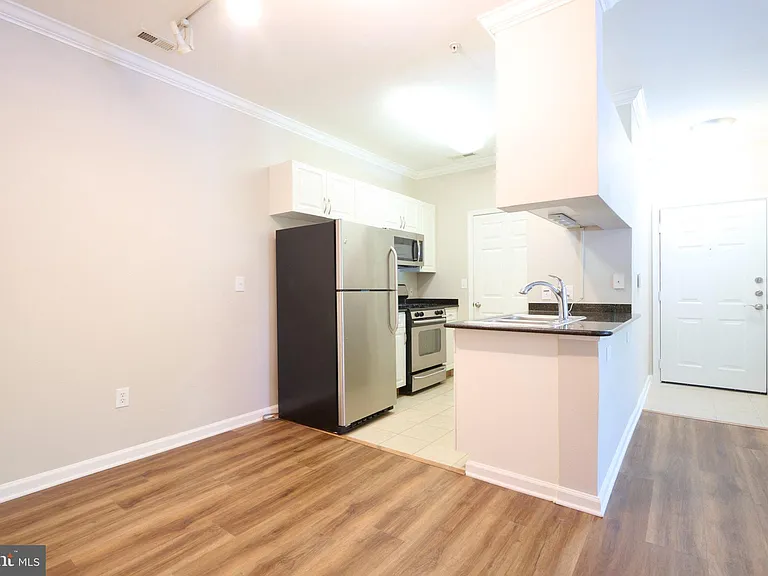 12144 Garden Grove Cir #101 — Photo 5