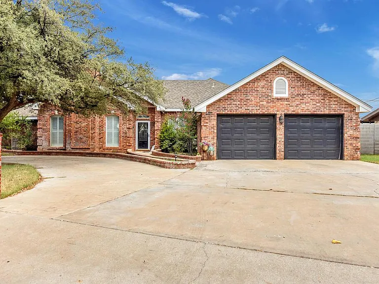 6515 Amber Dr — Photo 2