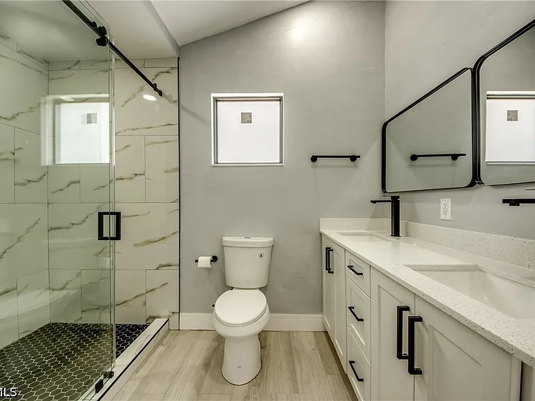 412 NE 17th Pl — Photo 21