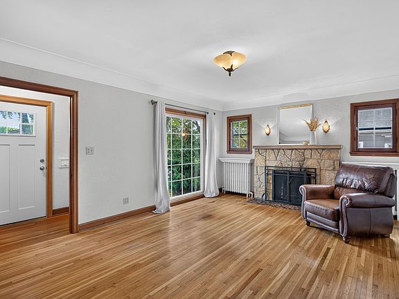 4th image of 1865 Palace Ave
