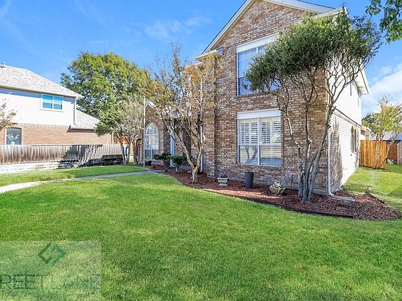 2nd image of 2122 Larkspur Dr