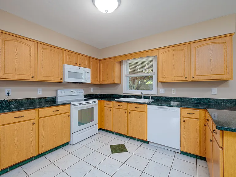 1789 Moonstone Dr — Photo 15