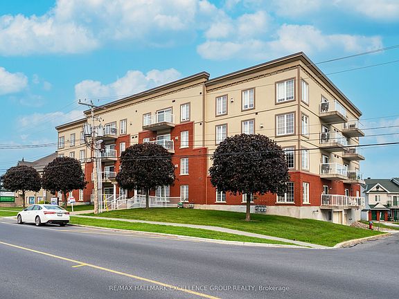 2nd image of 2921 Laurier St #406