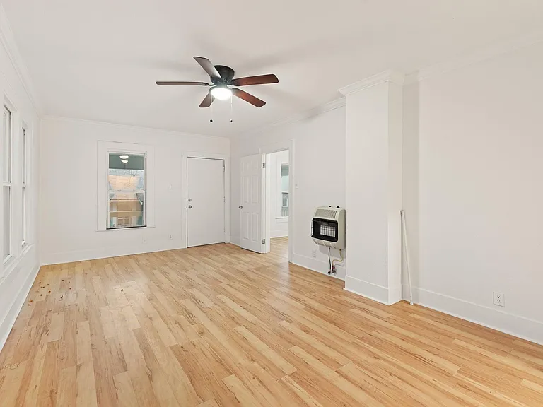 4728 Avenue R 1/2 — Photo 8