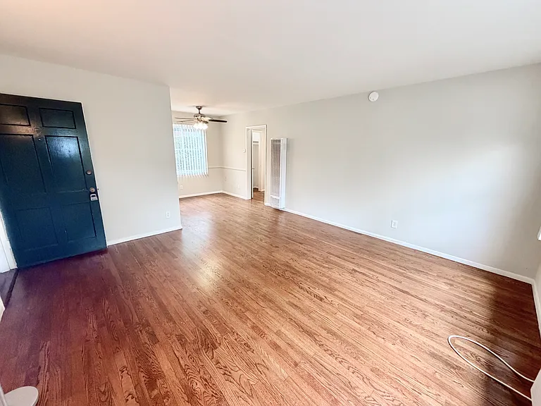 606 W Foothill Blvd — Photo 9