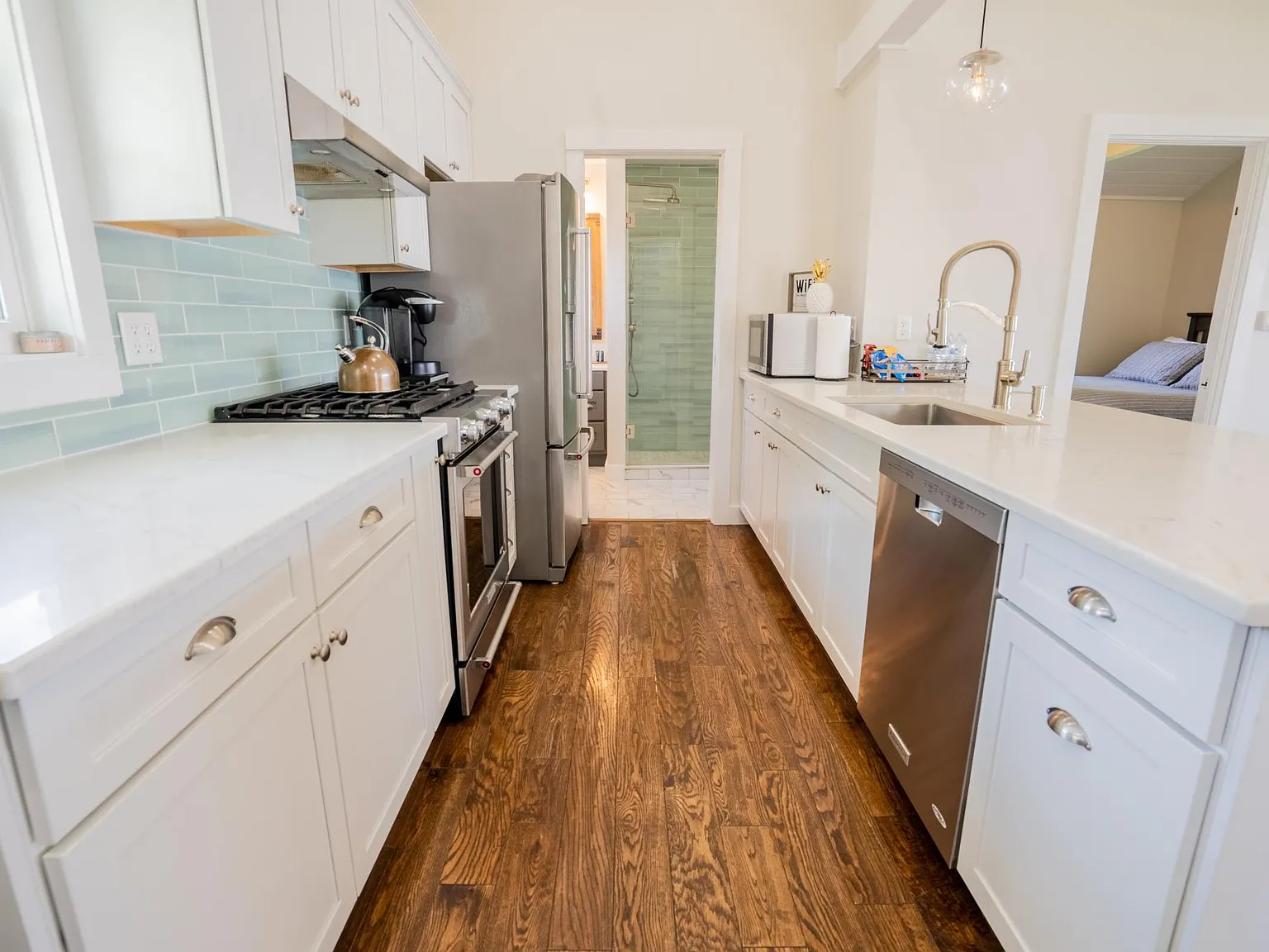 2 bed, 1300 sqft, $2,500 — Photo 4