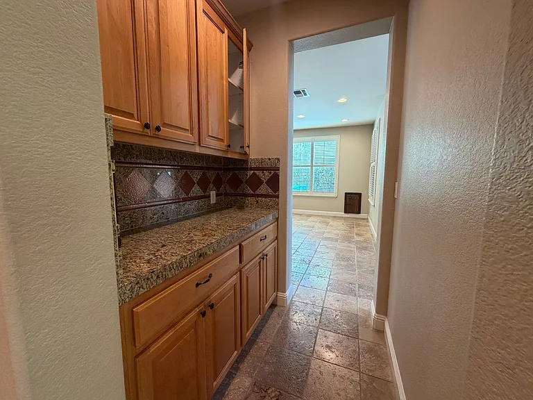 1014 Gamay Dr — Photo 4