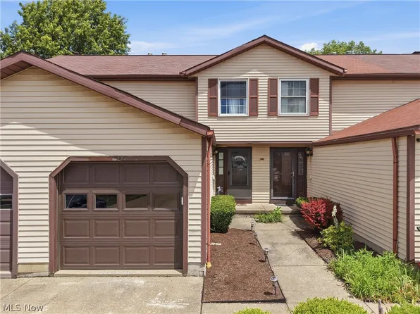 542 Topaz Ln, Brunswick, OH 44212