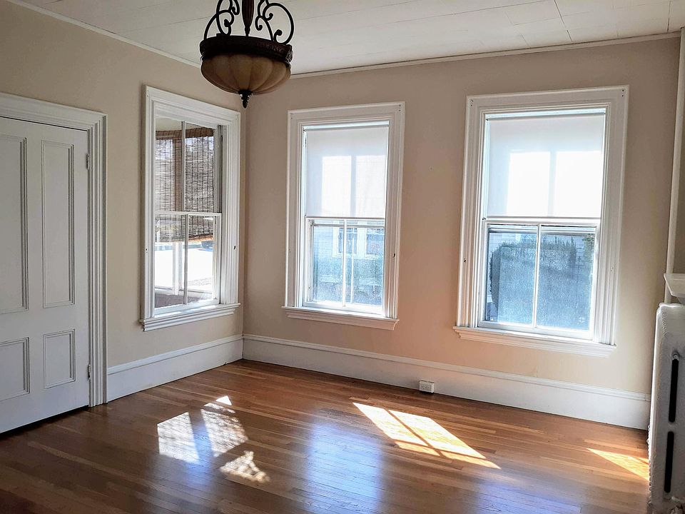 High ceilings and Victorian features.