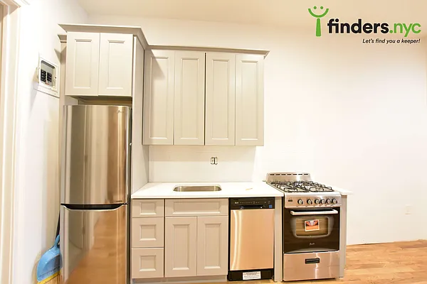 Rented by Clove Realty LLC | media 2