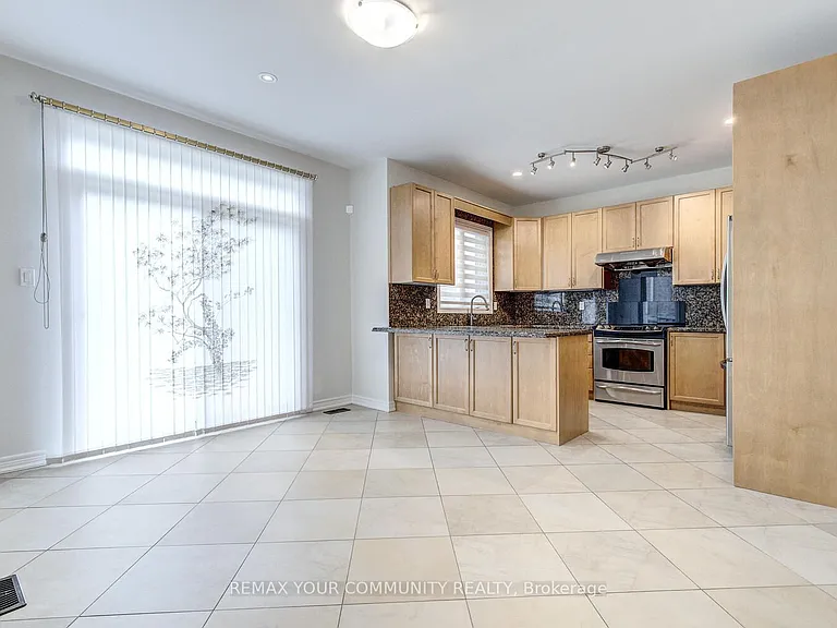 76 Ivy Glen Dr — Photo 10