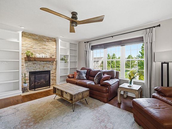 4th image of 233 Cresthaven Dr