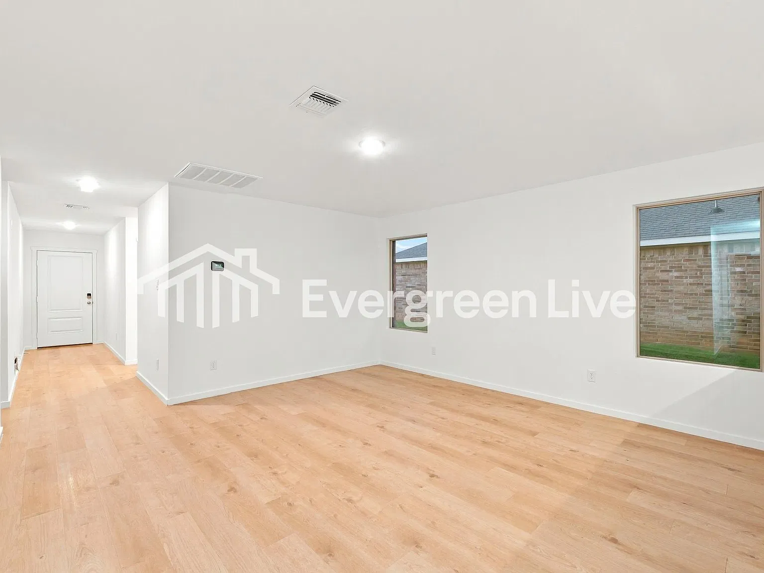 3 bed, 2.0 bath, 1302 sqft, $1,420 — Photo 2