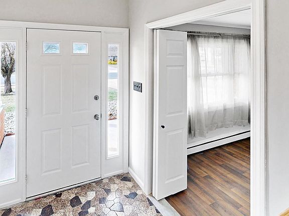 3rd image of 147 Spruceglen Dr