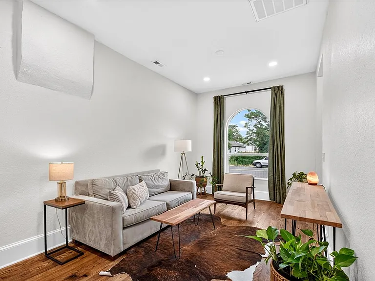 3777 N Franklin St — Photo 4