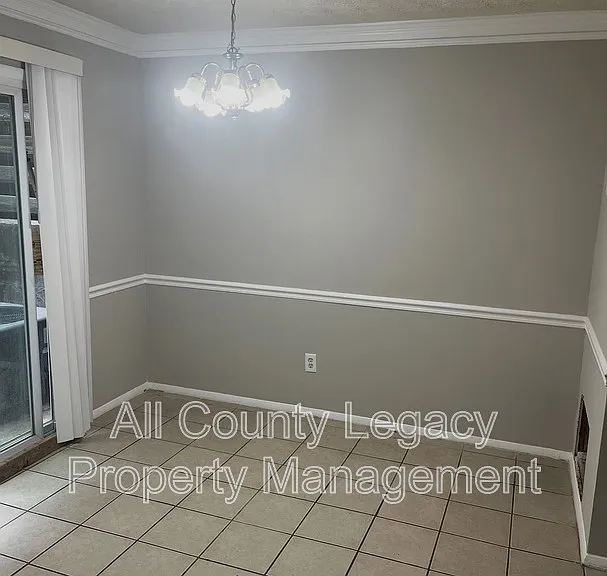 2942 Spruce Cir — Photo 5