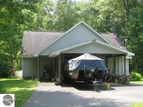 4th image of 1326 E Lincoln St