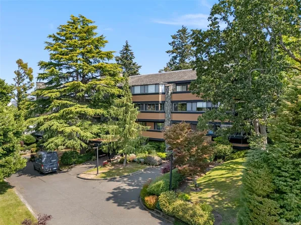 1106 Glenora Pl #104, Saanich, BC V8P 2C3