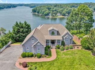 220 Village Ln, Moneta, VA 24121