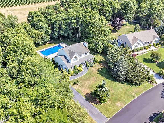 4th image of 6 Bay Run Ln