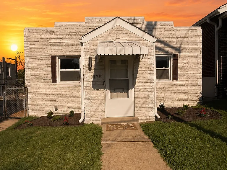 3175 Ivanhoe Ave — Photo 2