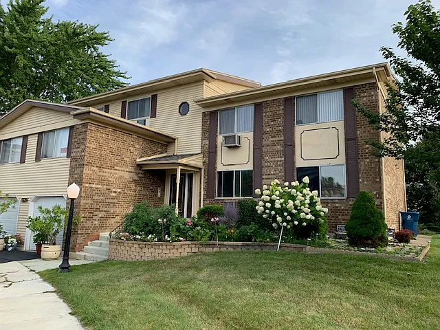 2 bed, 850 sqft, $1,300 — Photo 1
