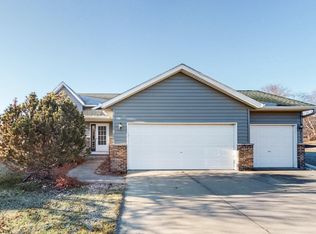 5319 Highgrove Ln NW, Rochester, MN 55901