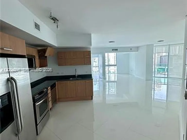 350 S Miami Ave #1402 — Photo 6