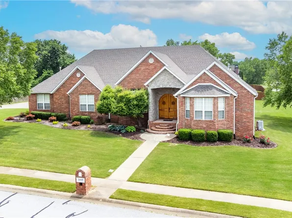 5409 E Saddleridge Dr, Fayetteville, AR 72703
