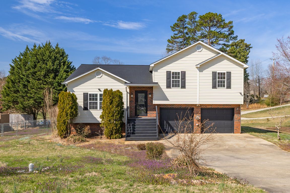 311 N Meadow Dr-1