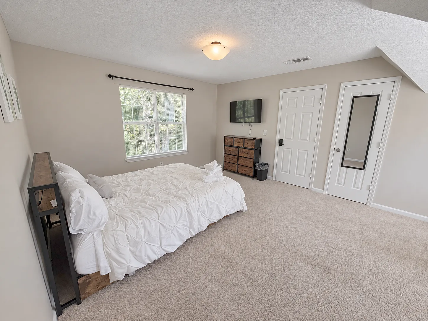 4 bed, 2.5 bath, 2060 sqft, $925 — Photo 3