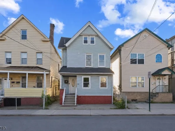136 Smith St, Elizabeth City, NJ 07201