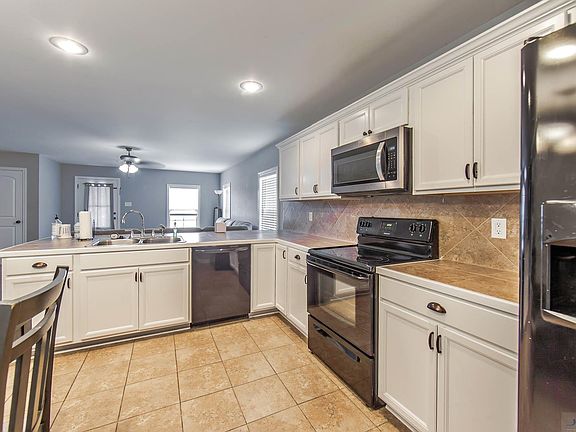 5th image of 2202 Saint Bernard St