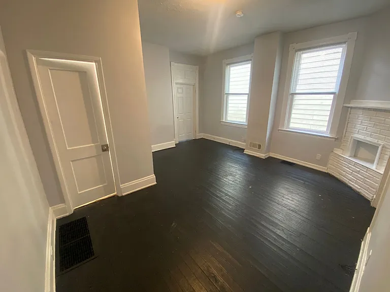 2209 Victor St — Photo 10
