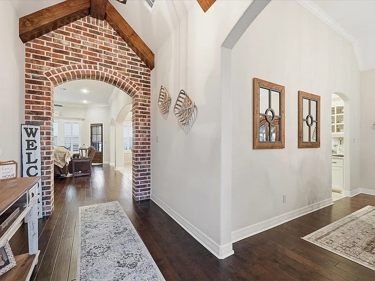 302 Spring Brook Ct — Photo 3