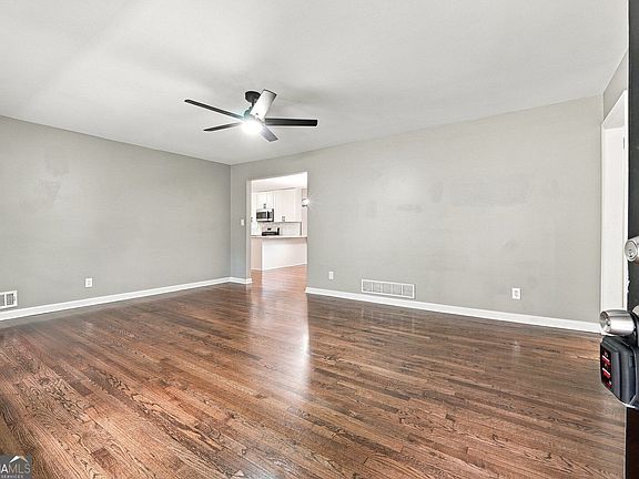 3rd image of 2988 Valley Ridge Dr
