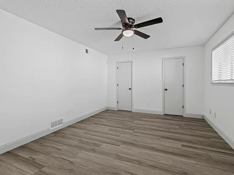 2404 Kentfield Ln — Photo 10