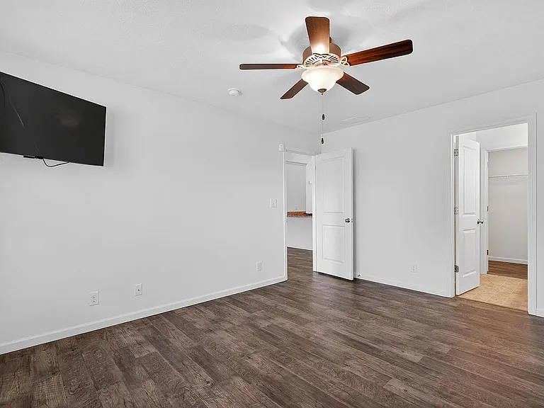 3272 Maitland Dr — Photo 24