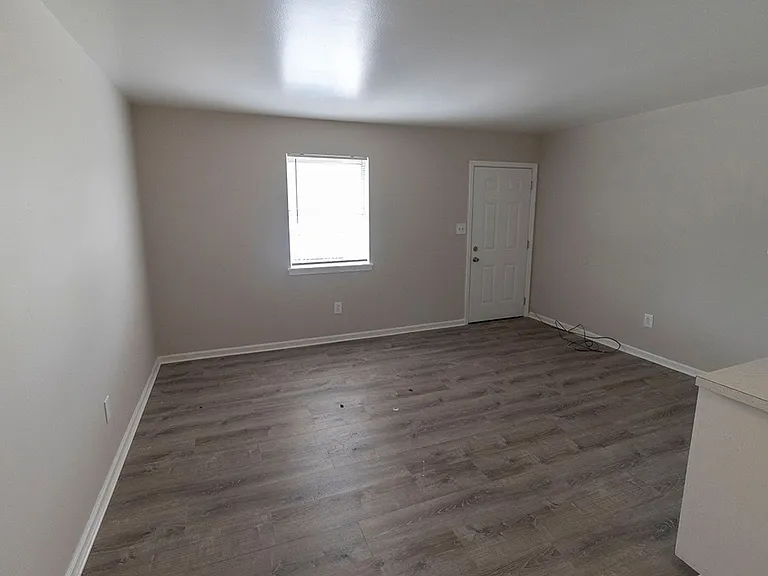 708 W Cunningham Dr #3 — Photo 4