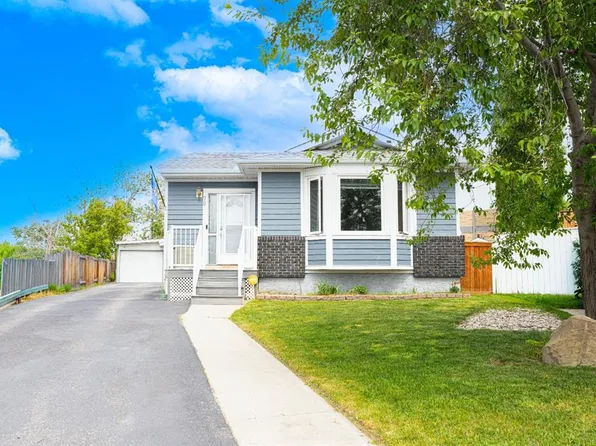 70 W Elizabeth Way SE, Airdrie, AB T4B 2H6