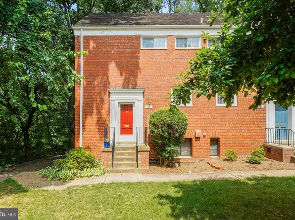 1557 Mount Eagle Pl, Alexandria, VA 22302