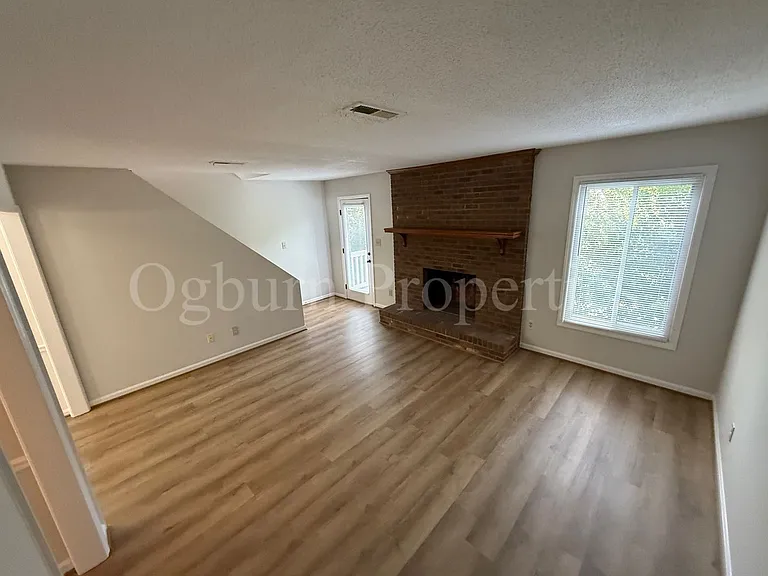 1905 Winding Ridge Ct — Photo 3