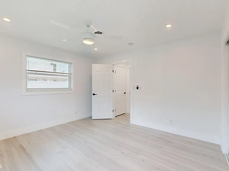 4761 NE 28th Ave — Photo 21